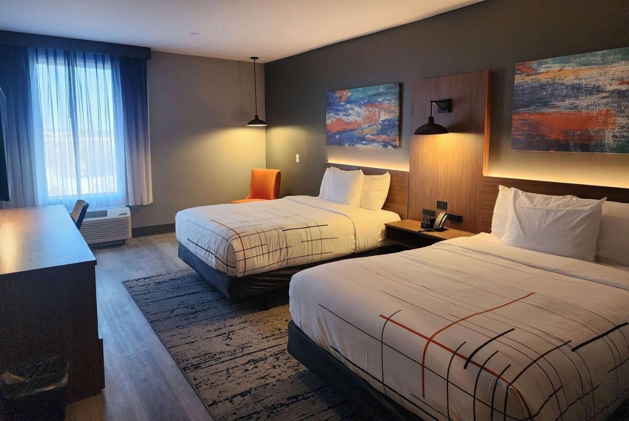 La Quinta & By Wyndham Hotel 2*