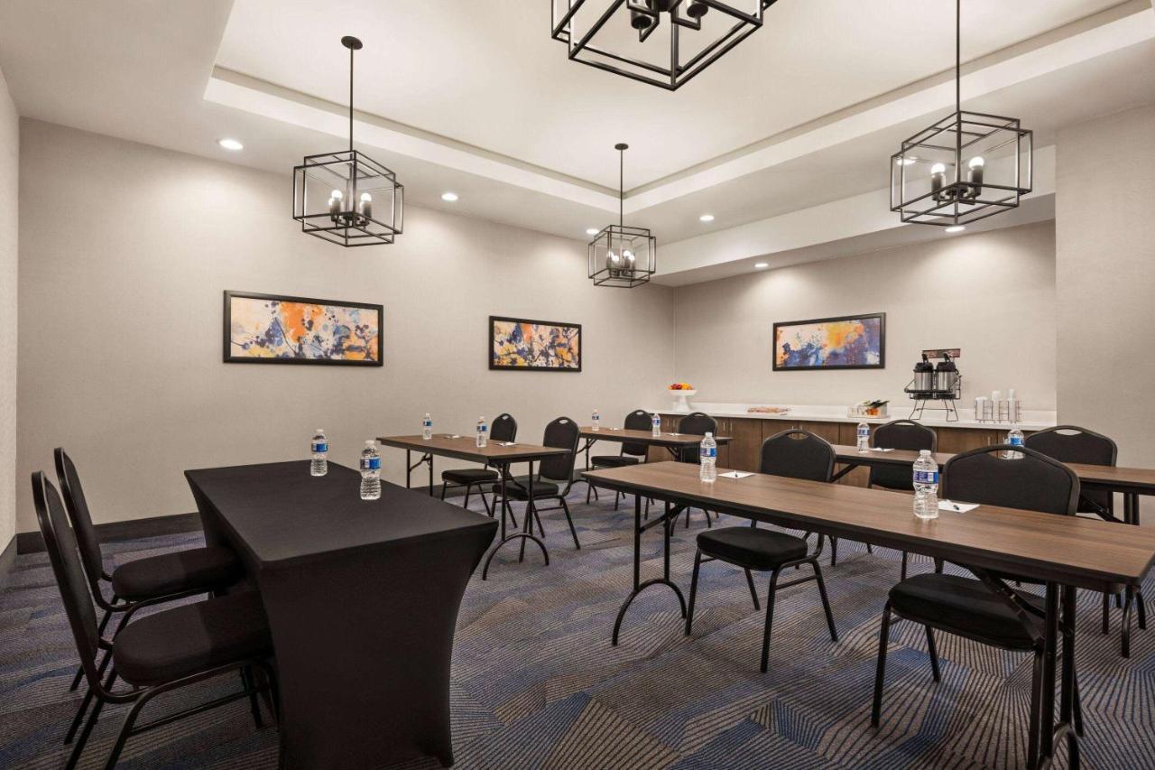 Hotel La Quinta & By Wyndham