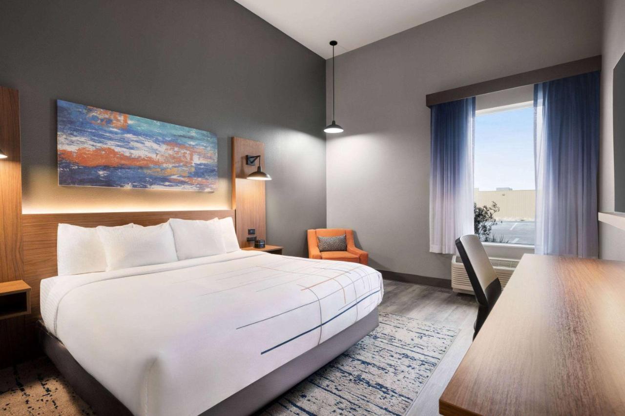 La Quinta & By Wyndham Hotel 2*